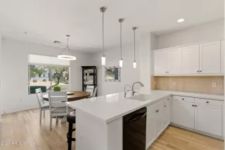 Photo #6: 6993679 Listing 