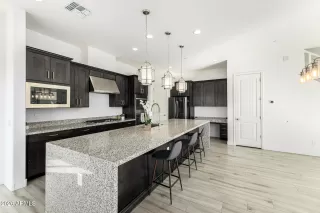 Photo #6: 6994525 Listing