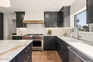 Photo #5: 6995340 Listing