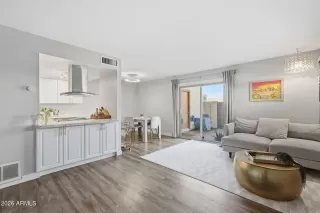 Photo #3: 6996383 Listing 