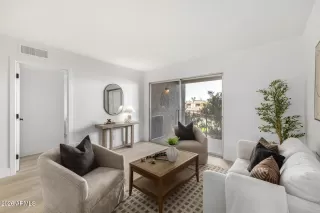 Photo #6: 6997347 Listing 