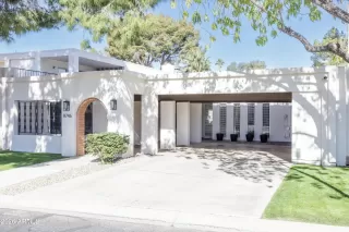 Photo #1: 6998000 Listing 