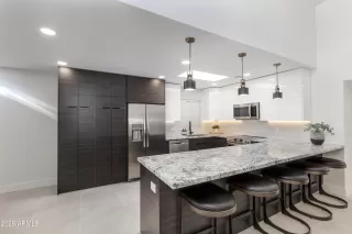 Photo #6: 6998000 Listing 