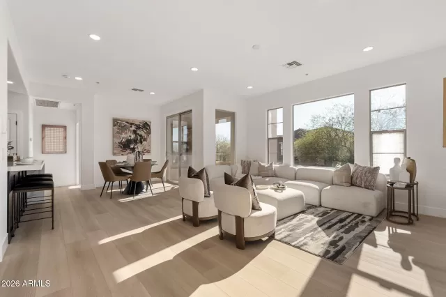 MLS: 6998013 Condo For Sale