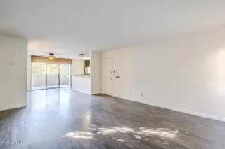 Photo #3: 6998092 Listing