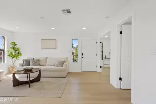 Photo #5: 6998184 Listing 