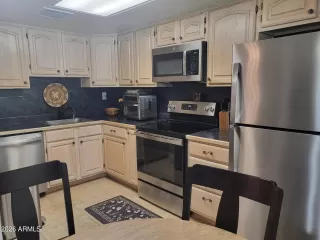 Photo #5: 6998301 Listing