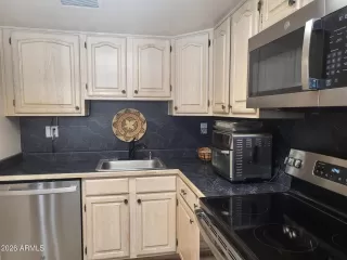 Photo #6: 6998301 Listing