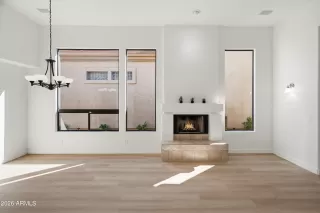 Photo #4: 6998693 Listing