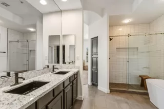 Photo #3: 6998880 Listing 