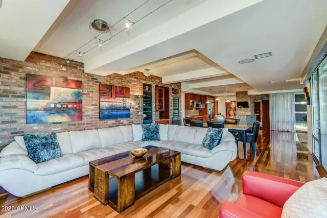 MLS: 6999451 Condo For Sale