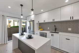 More Details about MLS # 7000763 : 8055 E THOMAS ROAD E117#E117