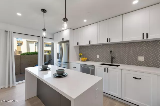 MLS: 7000763 Condo For Sale