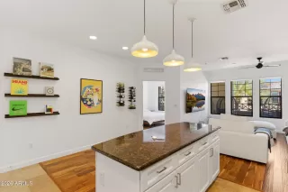 Photo #5: 7002091 Listing