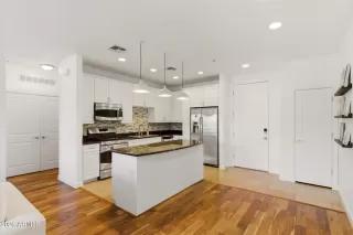 Photo #6: 7002091 Listing