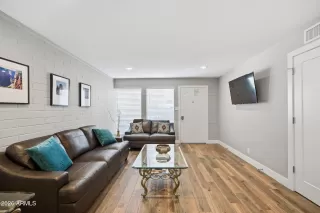 Photo #5: 7003653 Listing