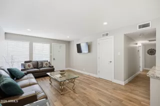 Photo #6: 7003653 Listing