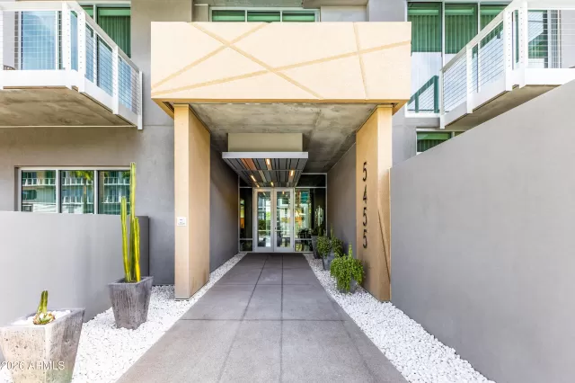 MLS: 7004488 Condo For Sale