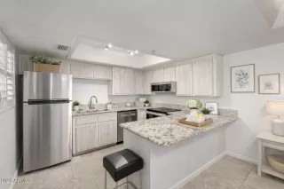 Photo #4: 7004800 Listing