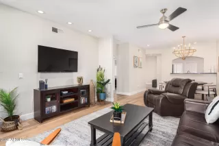 Photo #1: 7006280 Listing