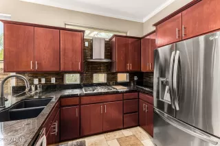 Photo #4: 7006893 Listing