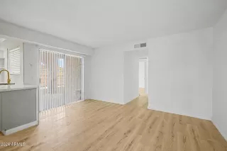 Photo #5: 7009137 Listing