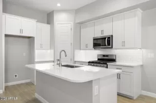 Photo #5: 7009490 Listing