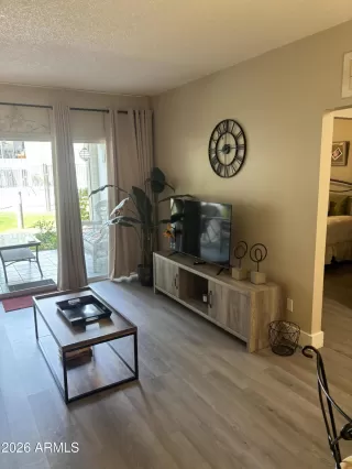 Photo #4: 7010169 Listing