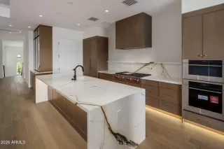 Photo #1: 7010621 Listing