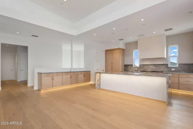 MLS: 7010658 Condo For Sale