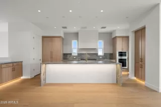 Photo #1: 7010658 Listing