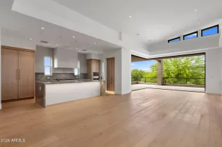 Photo #2: 7010658 Listing