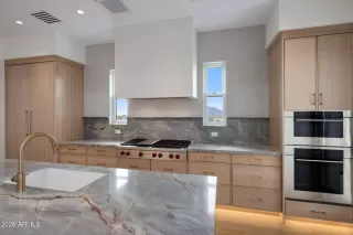 Photo #3: 7010658 Listing