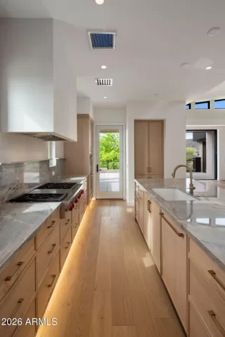 Photo #4: 7010658 Listing