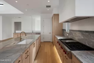 Photo #5: 7010658 Listing