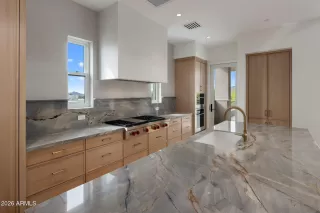 Photo #6: 7010658 Listing