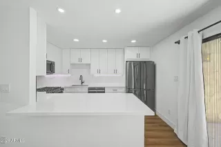 Photo #3: 7010779 Listing