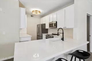 Photo #4: 7010785 Listing