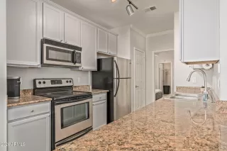 Photo #6: 7011132 Listing 