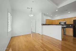 Photo #6: 7011190 Listing