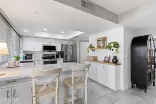 Photo #5: 7011880 Listing