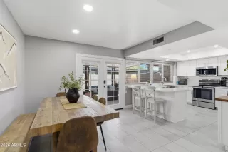 Photo #6: 7011880 Listing