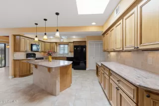 Photo #3: 7011971 Listing