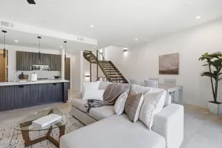 Photo #5: 7013116 Listing 