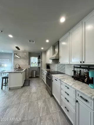 Photo #3: 7013451 Listing