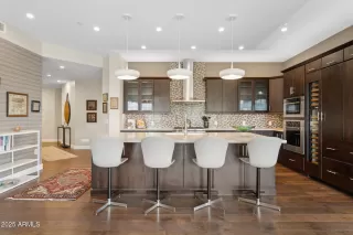 Photo #1: 7014060 Listing 