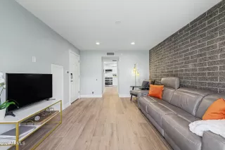 Photo #6: 7014440 Listing