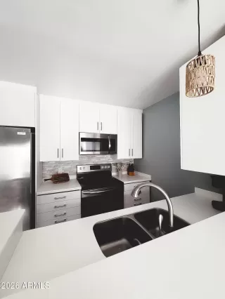 Photo #5: 7015112 Listing 