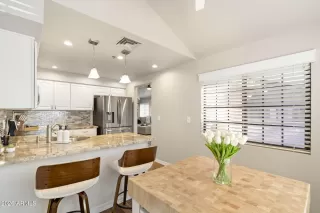 Photo #6: 7016752 Listing 