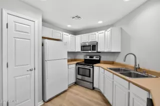 Photo #4: 7017637 Listing